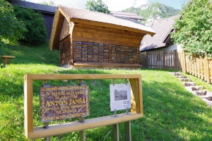 Včelín Anona Janči, Žirovnica, Slovinsko